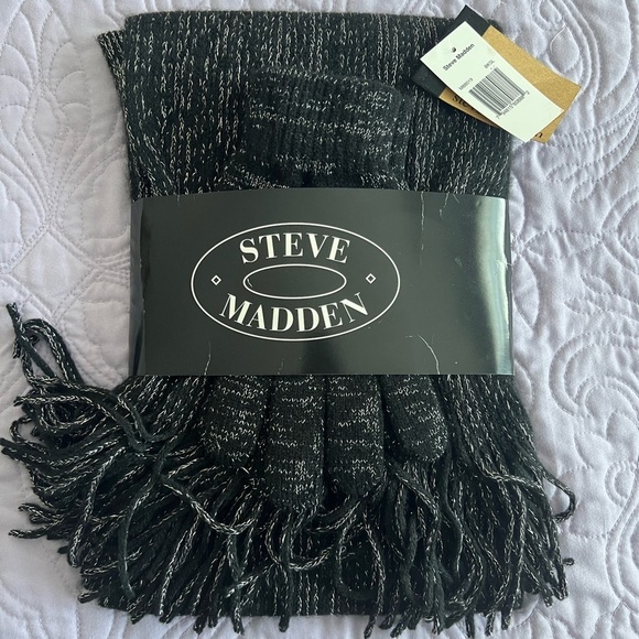 Steve Madden Women’s Scarf and Gloves Set Black and Silver brand New - Picture 1 of 2